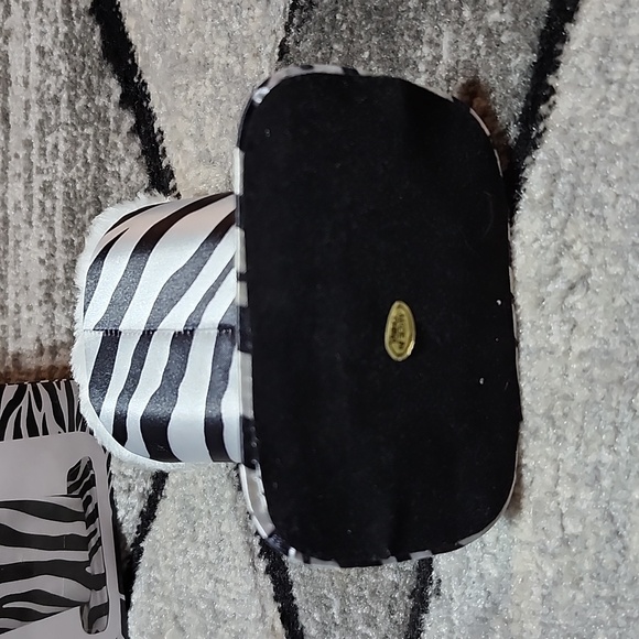 ZEBRA PRINT PLUSH LINED EYEGLASSES PROTECTIVE HOLDER - Picture 7 of 12